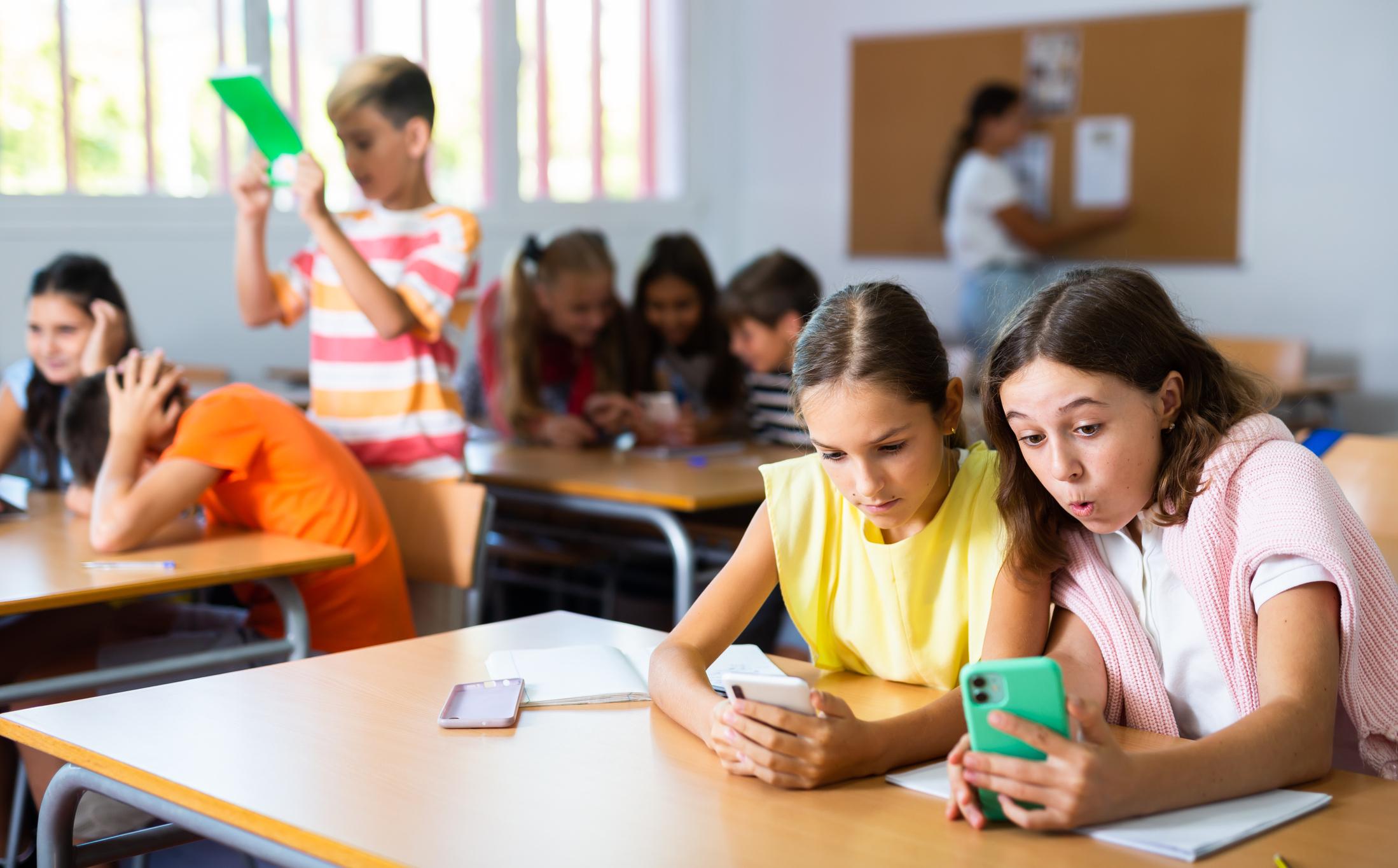 Stop agli smartphone a scuola