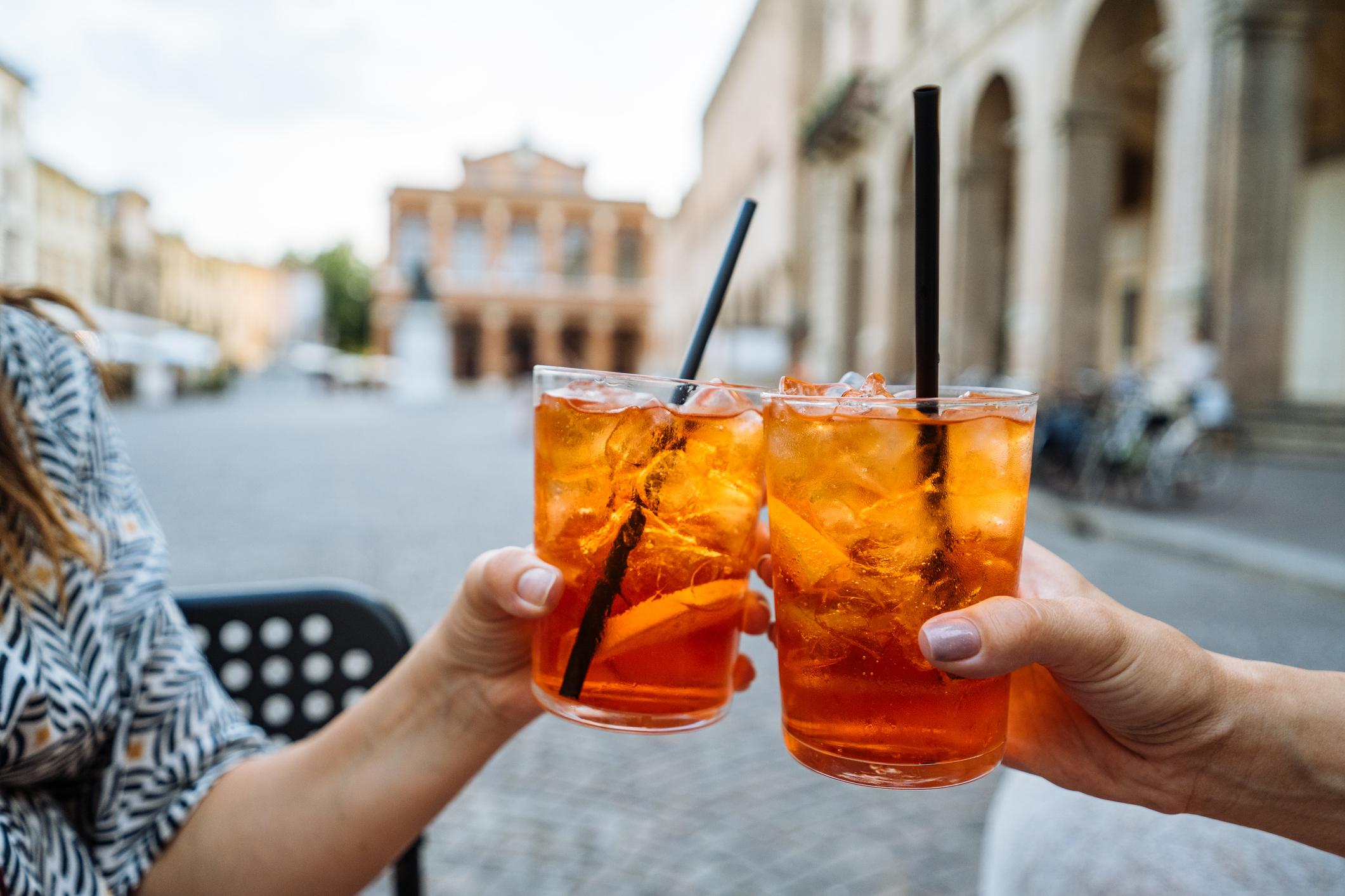 Milano: va in scena, fino a domani, l'Aperitivo Festival