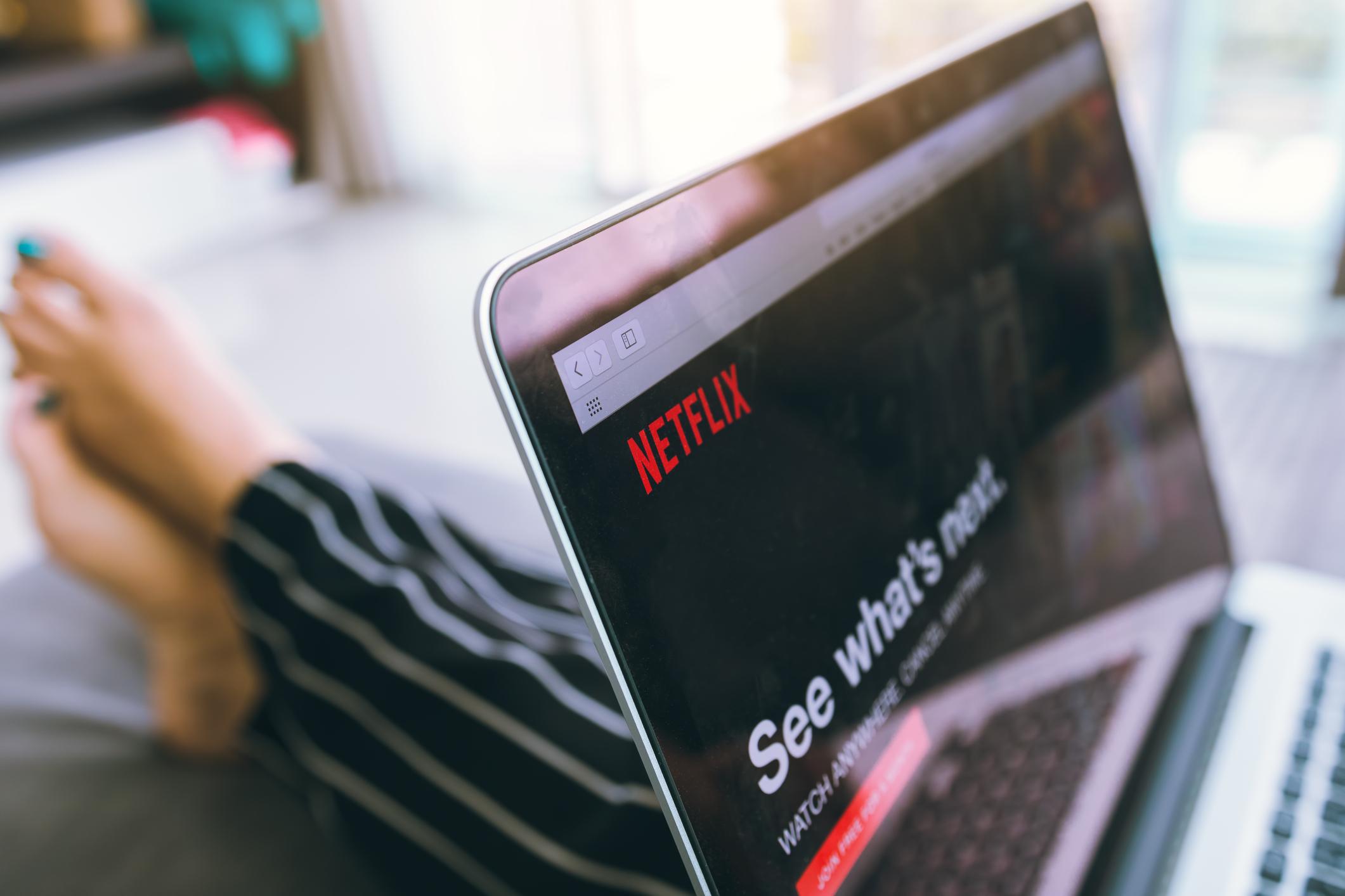 Netflix cambia le regole e torna a correre