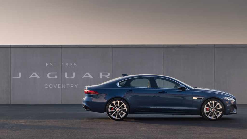 La svolta green di Jaguar: dal 2025 produrrà solo auto elettriche