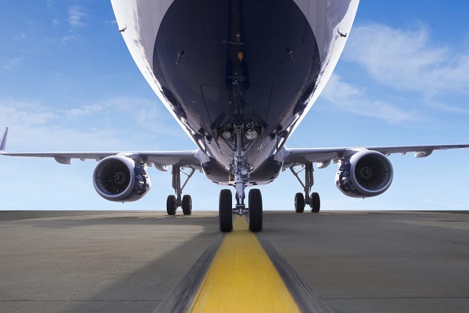 "Viaggi gratis per un anno, se cancelli tutti i tuoi post su Instagram". L'iniziativa di una compagnia aerea
