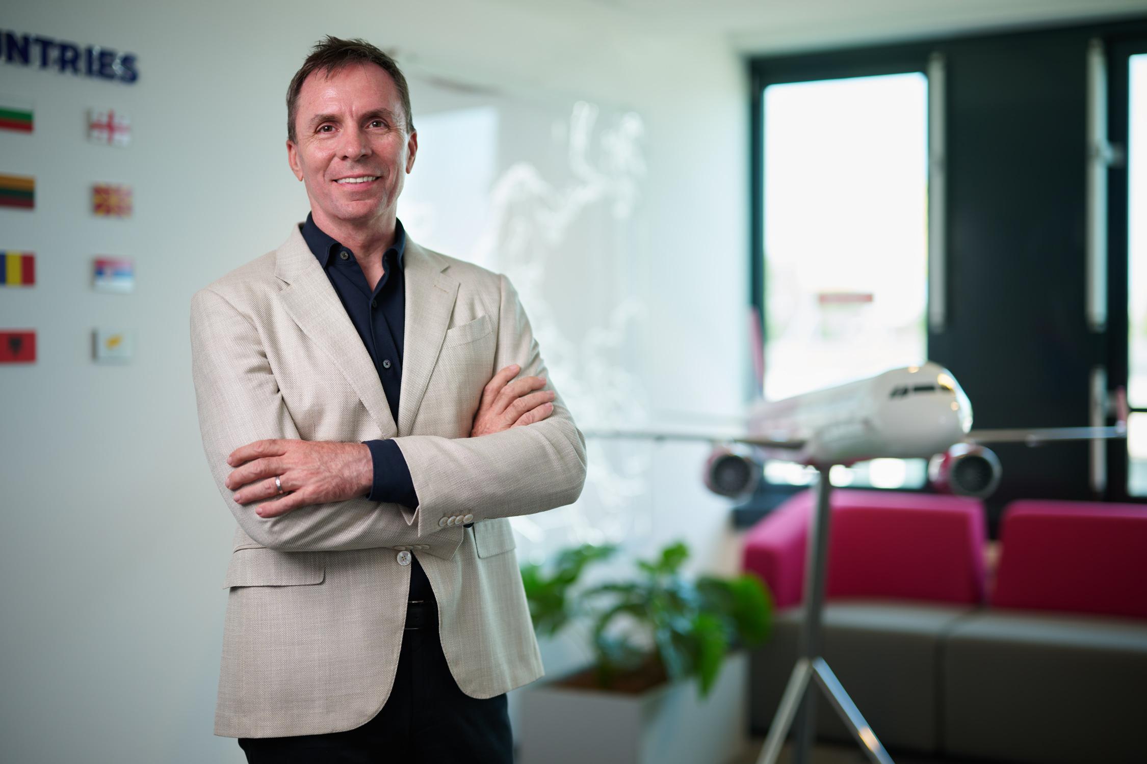 Wizz Air: in 20 anni da 'underdog' a 'powerhouse' dei cieli. Intervista al Ceo József Váradi.