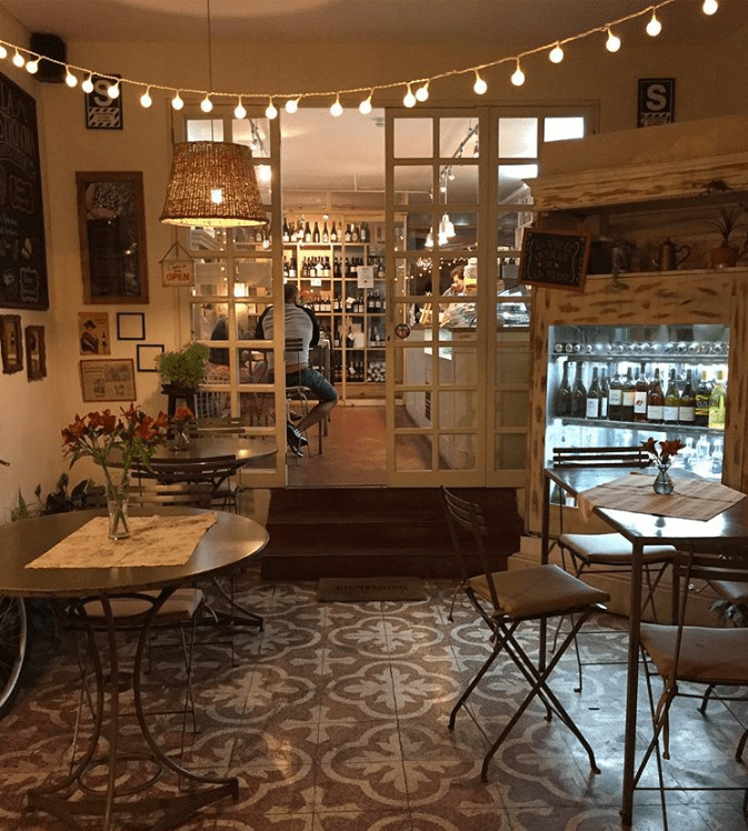 «Da Parma a Lima per amore, ho aperto una piccola enoteca»