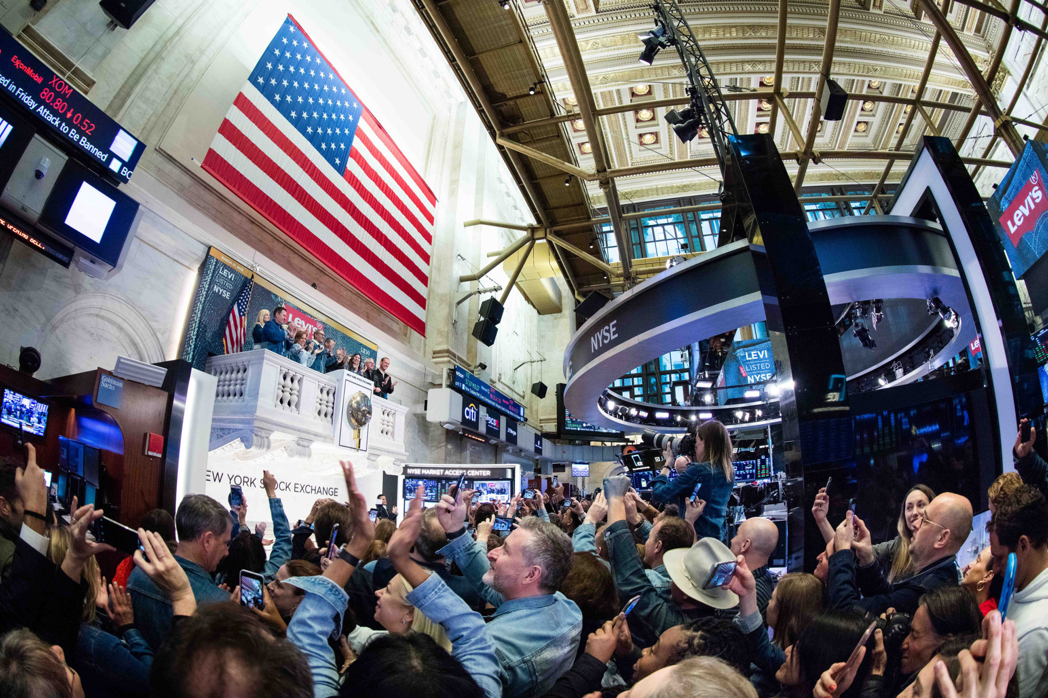 Levi Strauss torna in Borsa dopo 35 anni: boom dei jeans a Wall Street