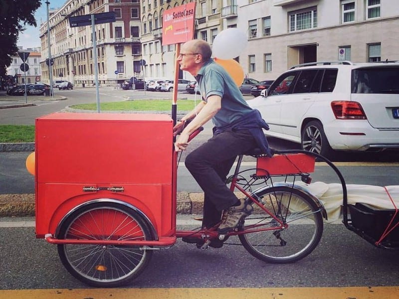 "Io, libraio a domicilio: consegno i libri in bicicletta"