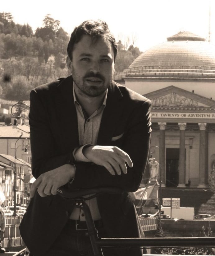 «Laurea in filosofia? Non farai niente». Lui inventa Pony Zero, fa 2mila consegne al giorno e ha 70 dipendenti