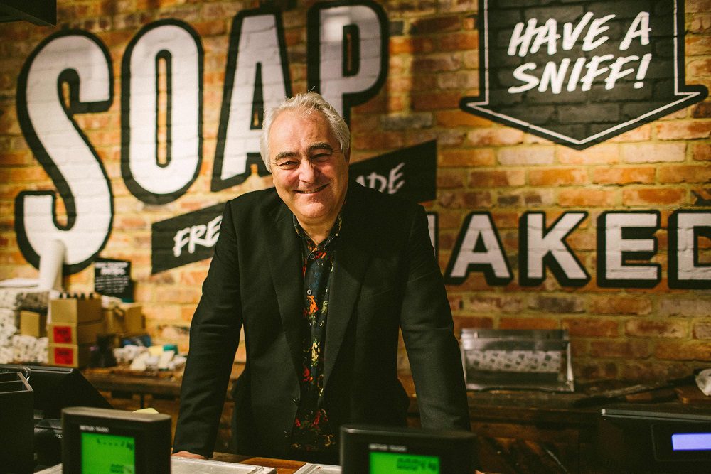 Lush chiude i suoi account social in tutto il mondo: "Sono ambienti poco sicuri"