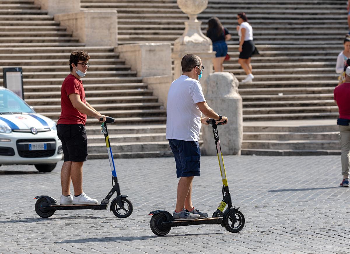 Obbligo di assicurazione anche per monopattini e bici elettriche