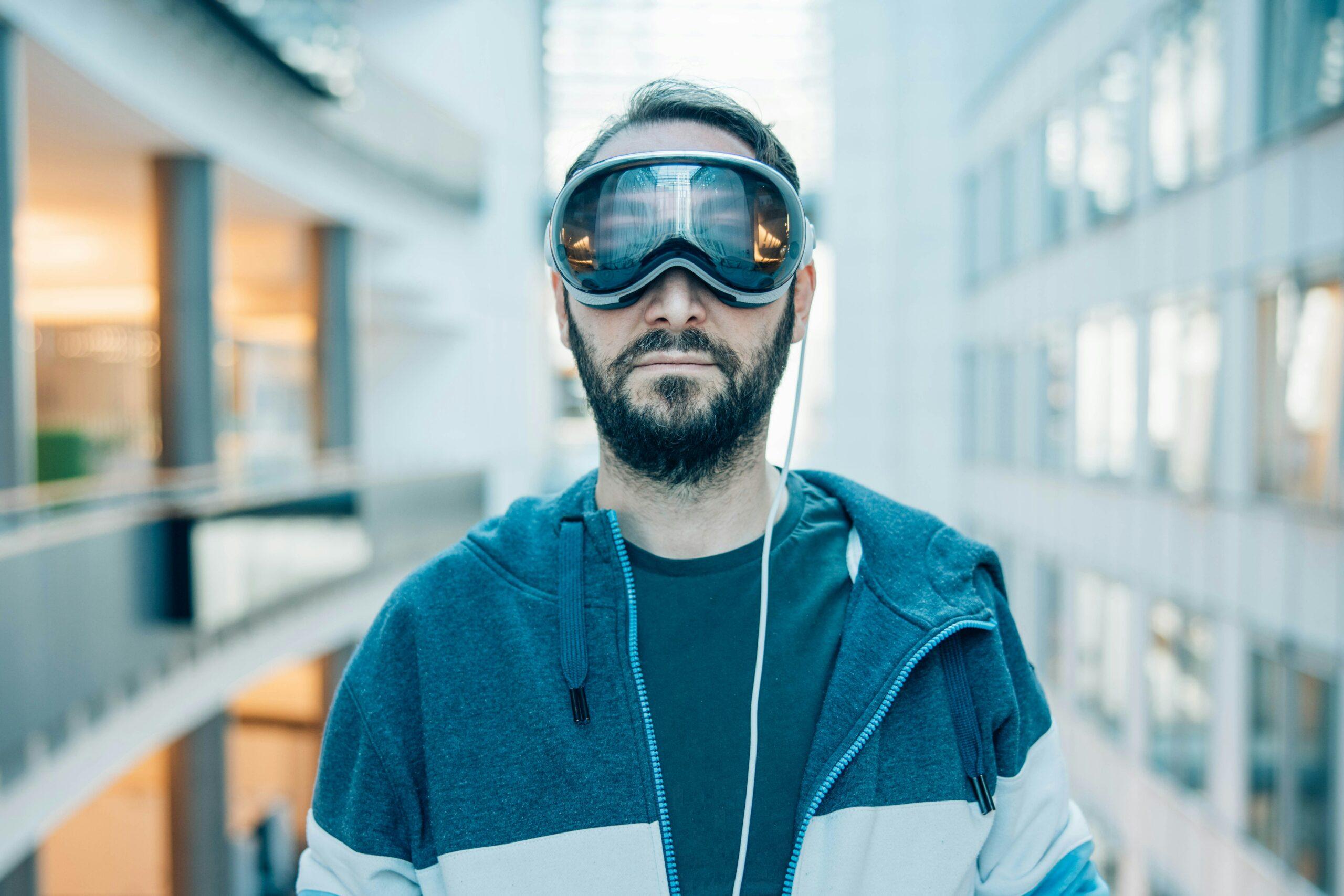 Apple riduce la produzione di Vision Pro a causa della bassa domanda.