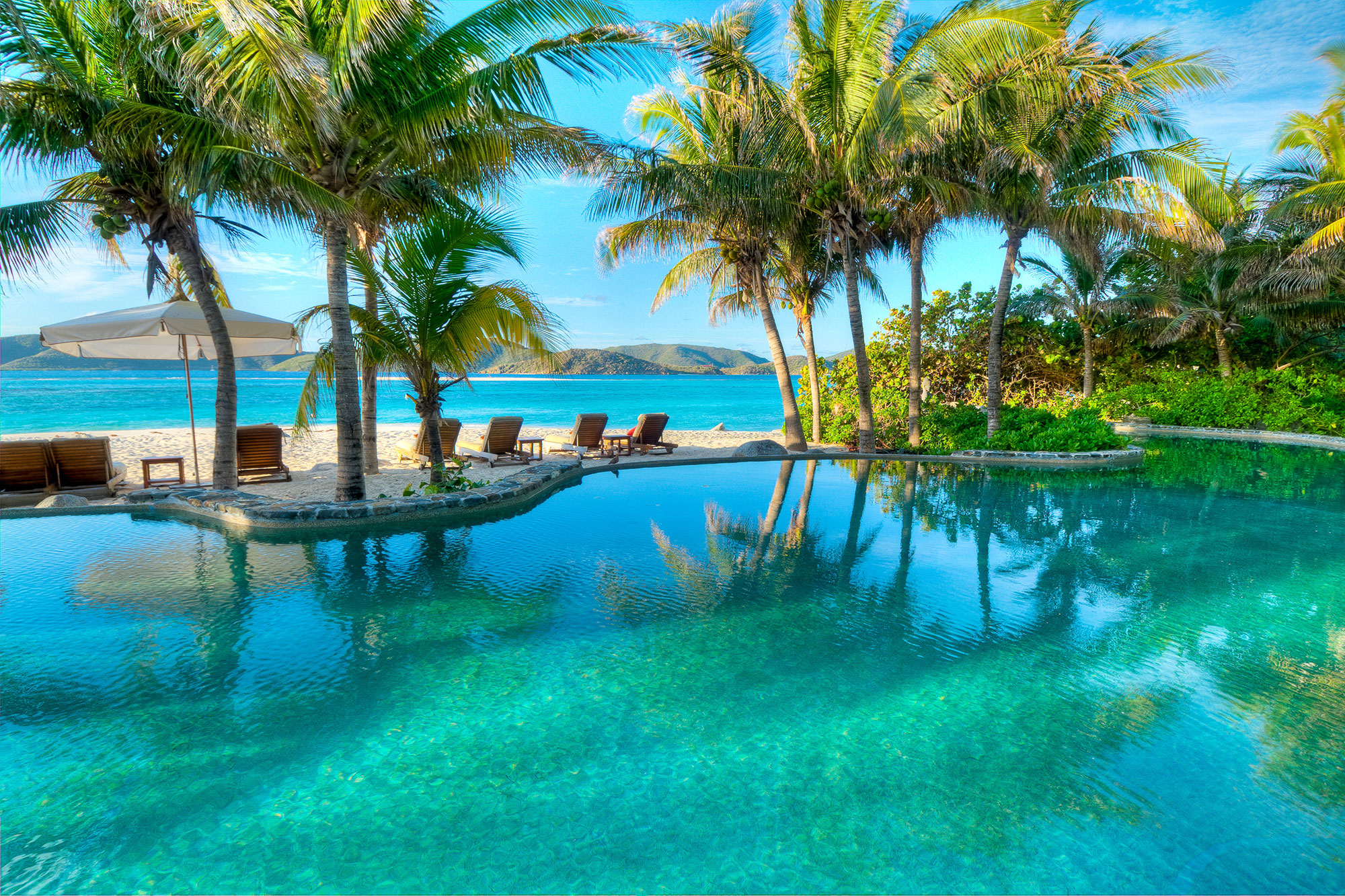 Richard Branson cerca un assistente che si trasferisca ai Caraibi (sulla sua isola privata)