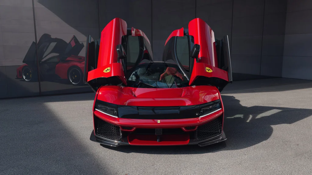 Le scelte che hanno portato la Ferrari a dominare il mercato delle auto di lusso.