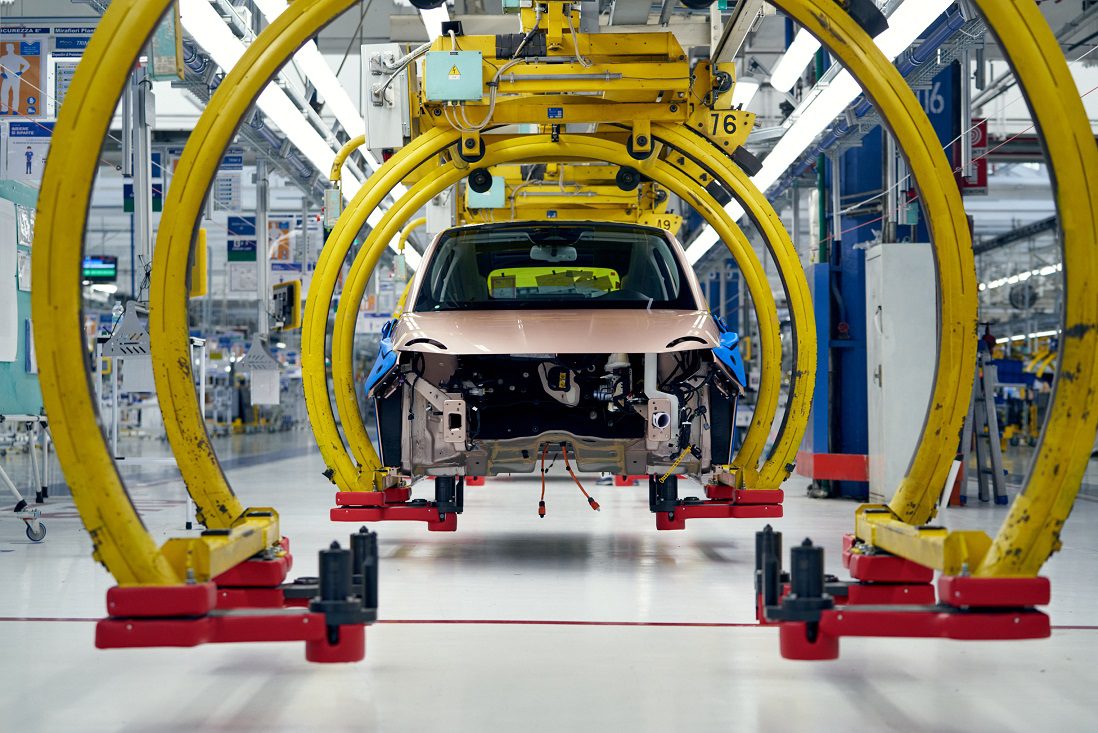 Il primo anno di Stellantis: ricavi in crescita del 14% e 1,9 miliardi di euro ai dipendenti
