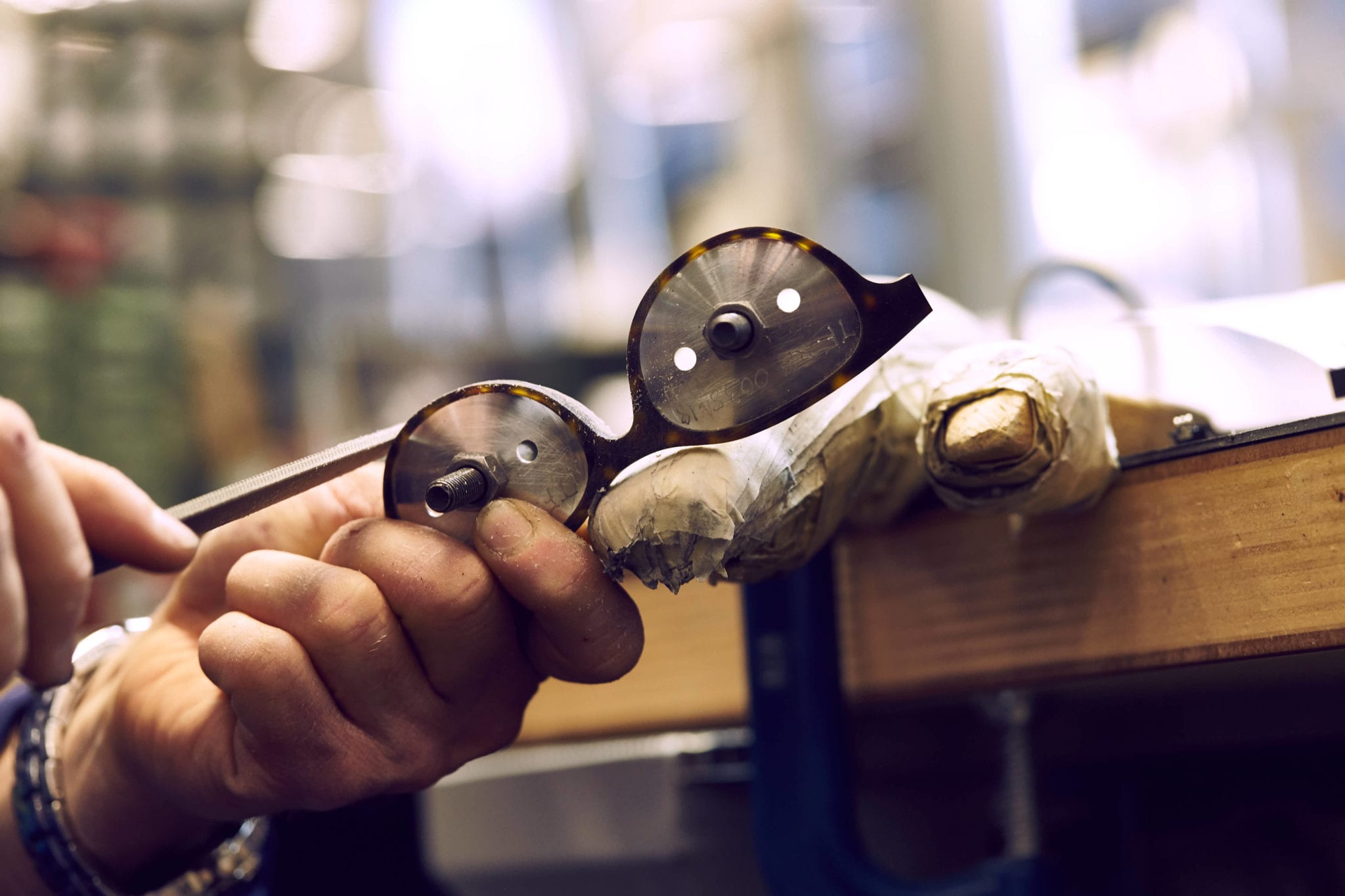 Luxottica, tamponi gratis ai dipendenti e ai loro familiari