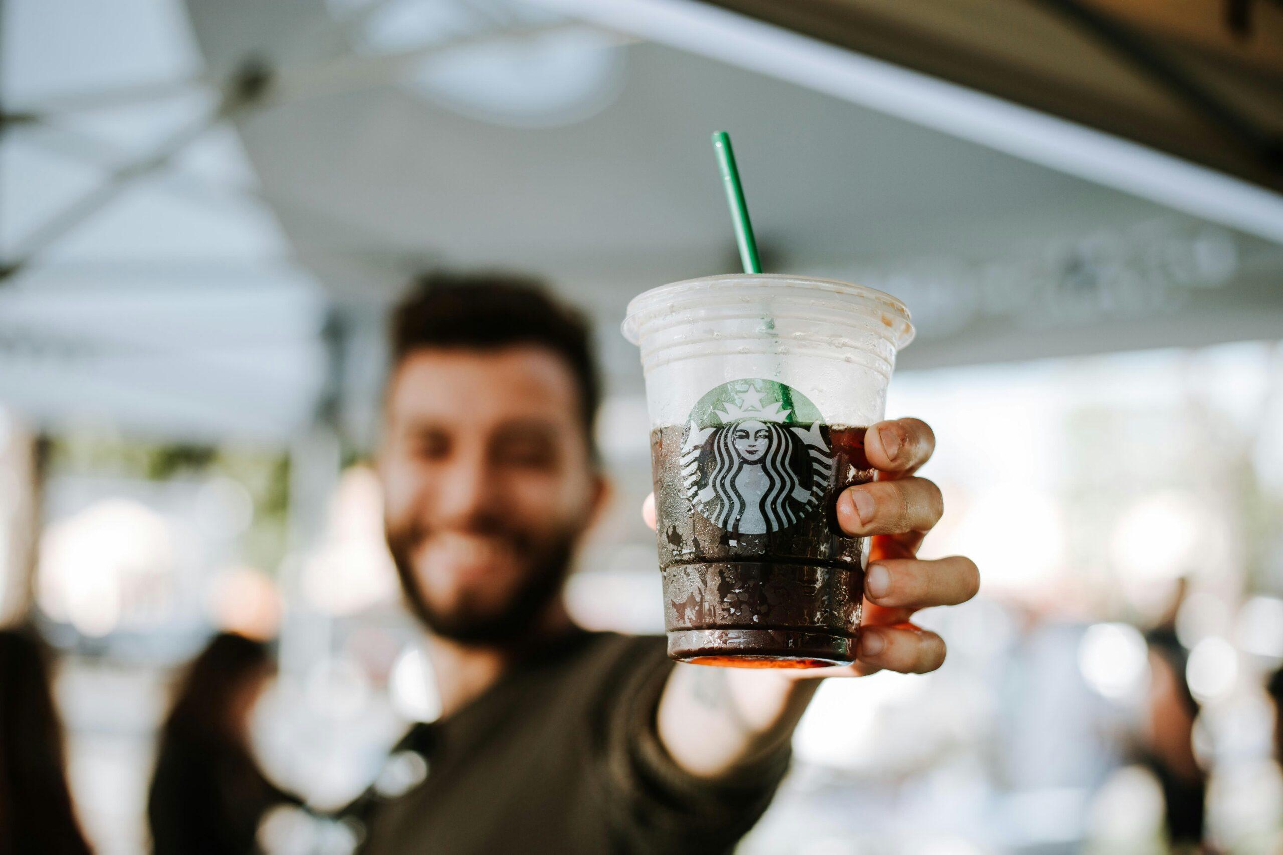 Il CEO di Starbucks ha un piano per evitare che tu debba fare la fila al bancone