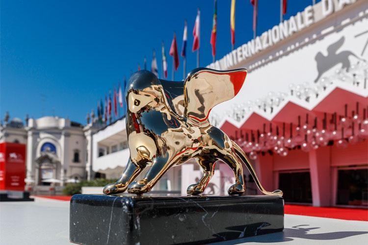 Il Prosecco Docg al posto dello champagne. Alla Mostra del Cinema di Venezia si brinda con il Made in Italy.