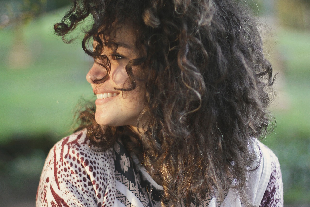 World Smile Day, ecco perché ridere fa bene all'umore e alla produttività