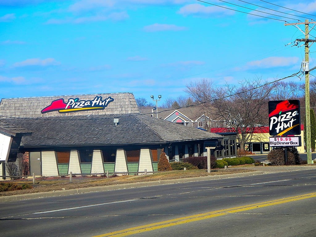 Storia di Pizza Hut, dal sogno americano di due fratelli alla bancarotta di Npc
