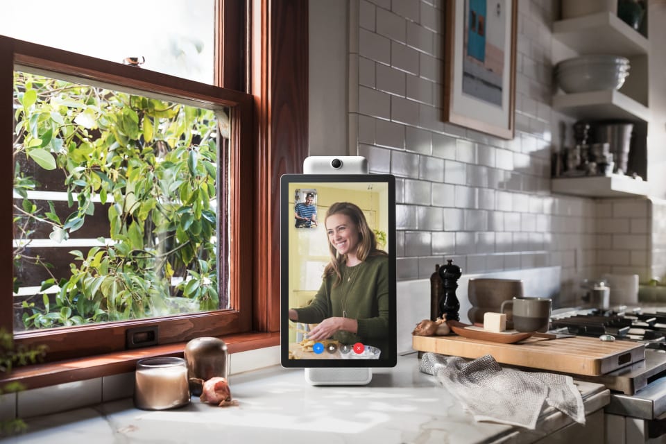 Facebook lancia i dispositivi smart per la casa