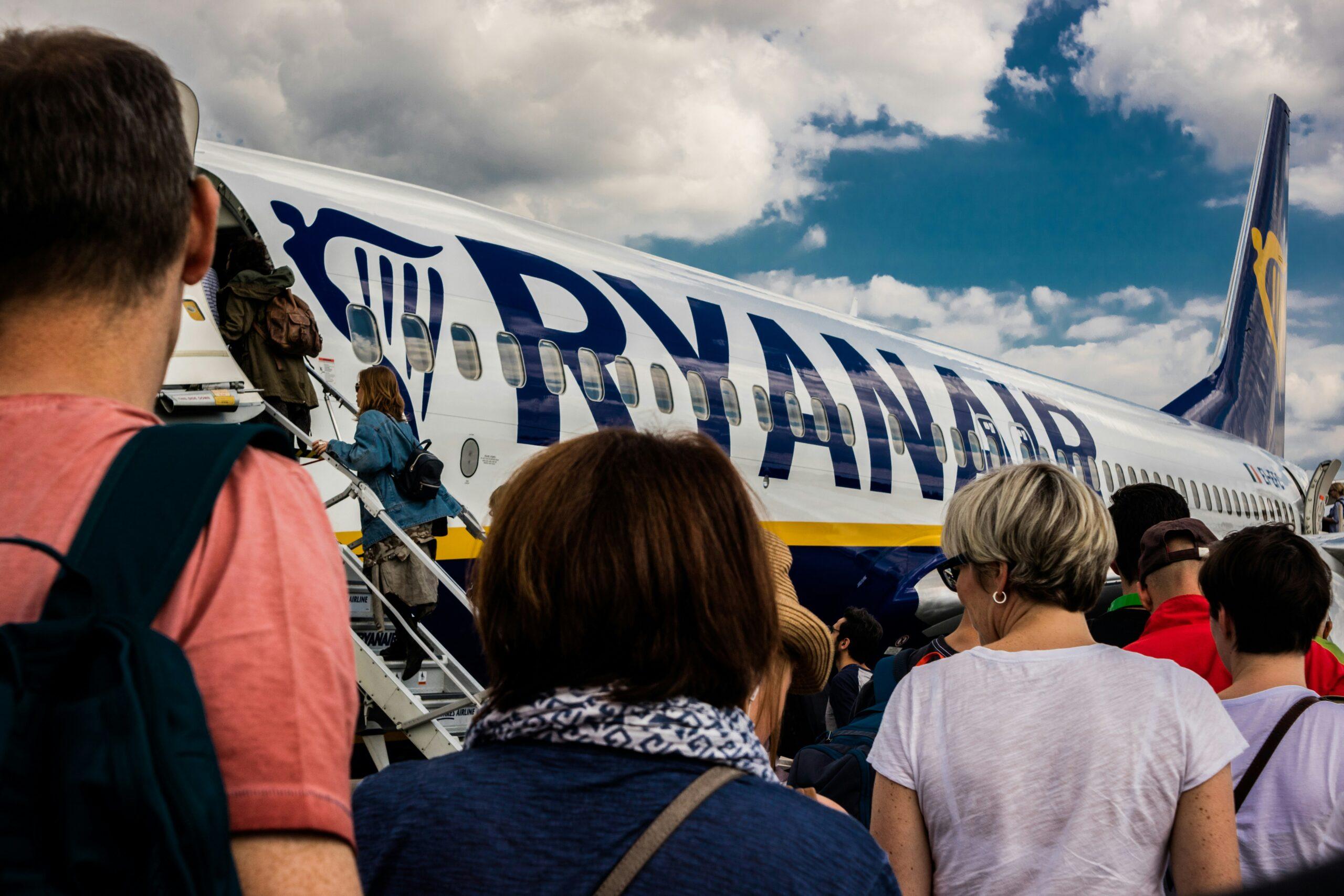 Ryanair al limite: da maggio nuove regole, più multe e meno servizi