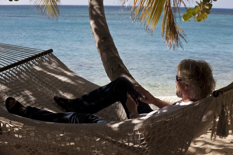 Richard Branson: «I miei dipendenti in ferie quando vogliono senza permesso»