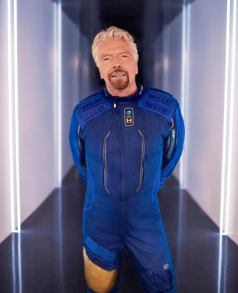 Richard Branson apre le prenotazioni per i viaggi nello spazio. I primi voli nel 2022