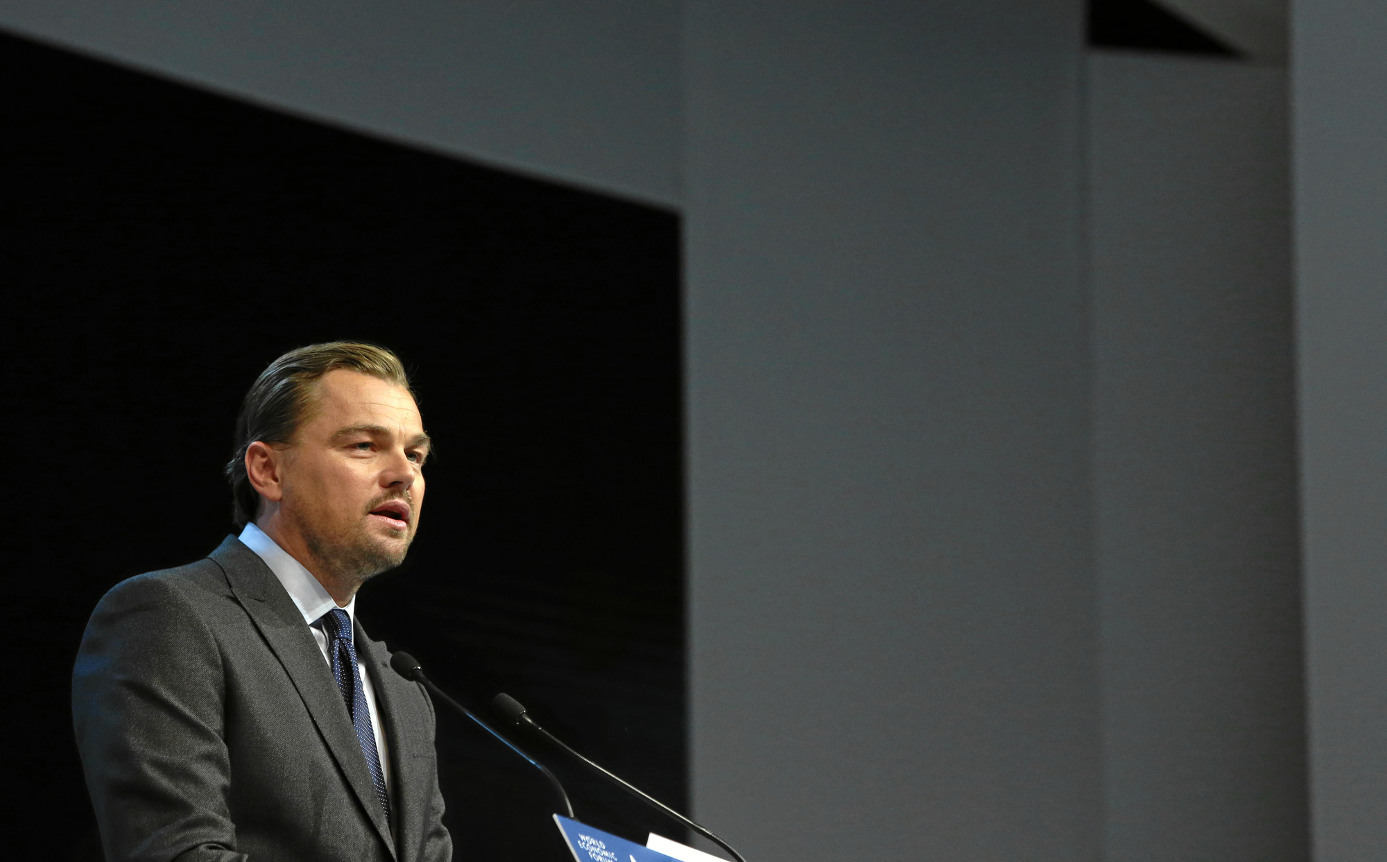 Leonardo DiCaprio lancia una linea di T-shirt e felpe vegane