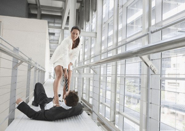 Il lavoro? Gli uomini ci fanno sesso, le donne se ne innamorano