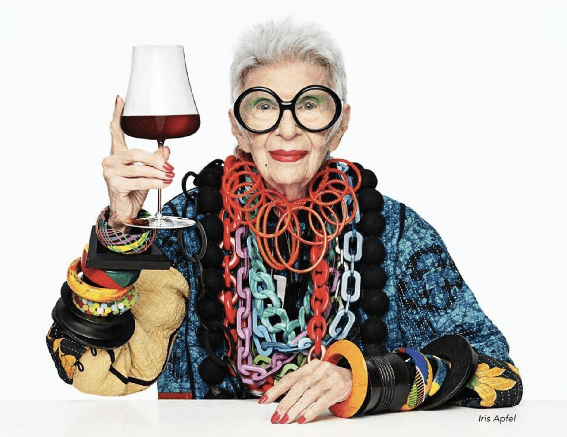 Addio a Iris Apfel, la madrina del maximalist design & fashion