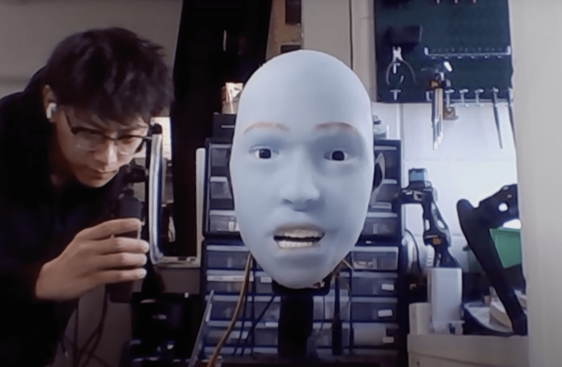 Emo, il robot empatico