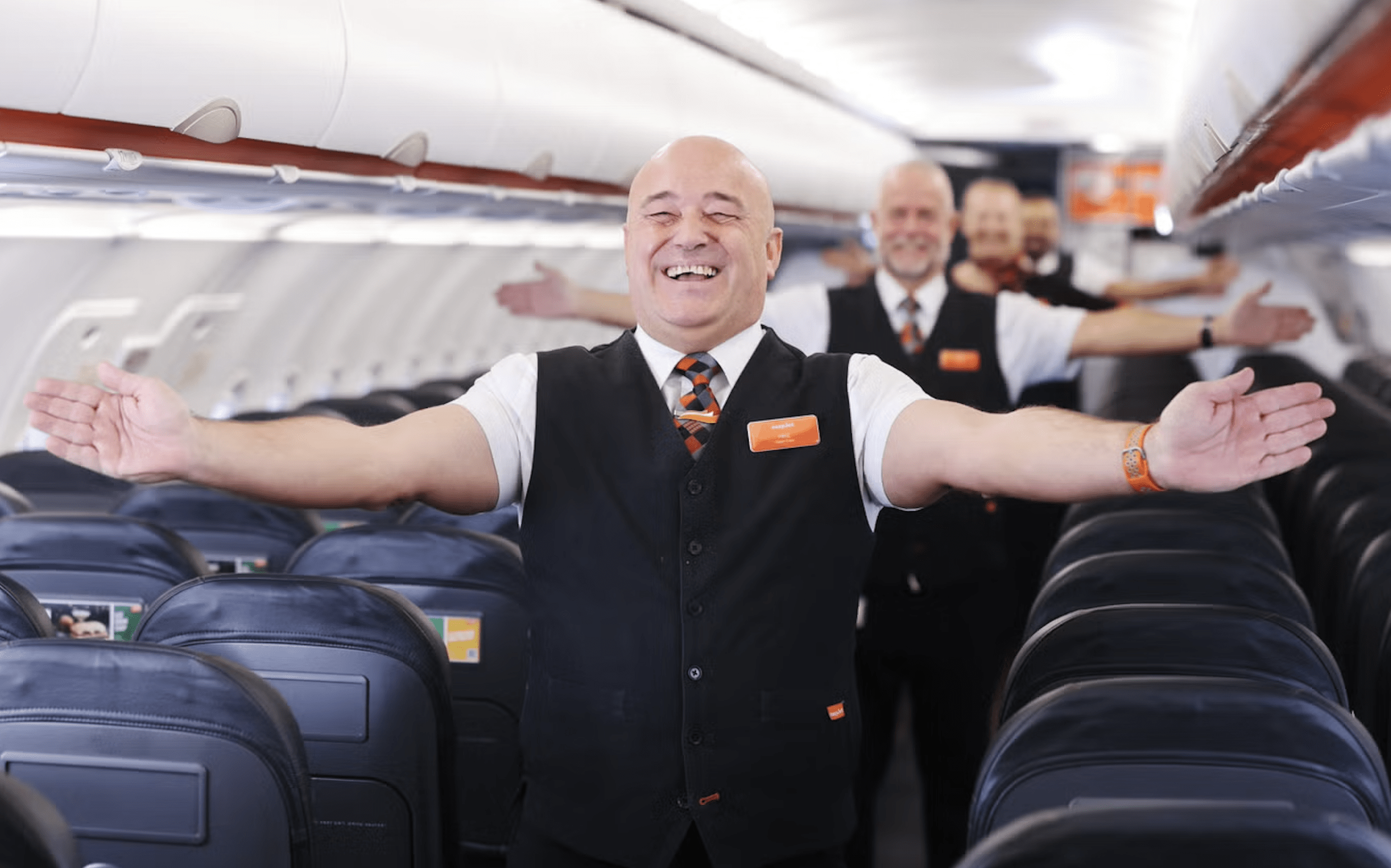 EasyJet lancia una campagna di reclutamento per assistenti di volo: focus sugli over 50.
