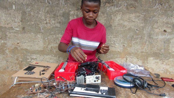 Talenti in erba: adolescente crea elettricità dai rifiuti