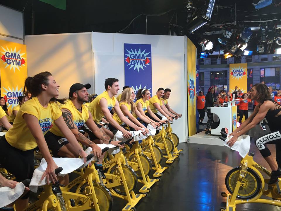 Due mamme inventano il nuovo trend del fitness: spinning + yoga