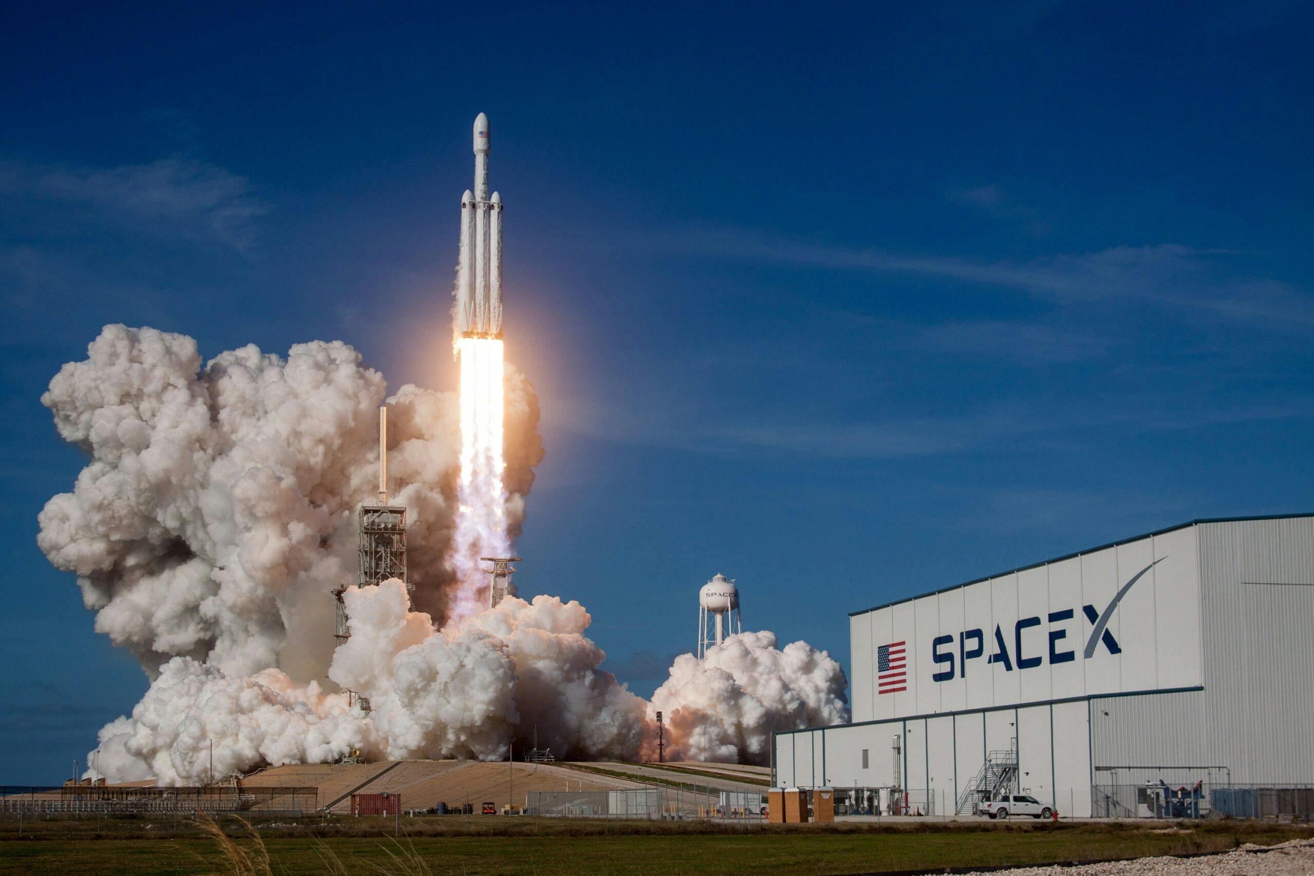 Musk: "Tra due anni andiamo su Marte, tra venti anni ci viviamo"