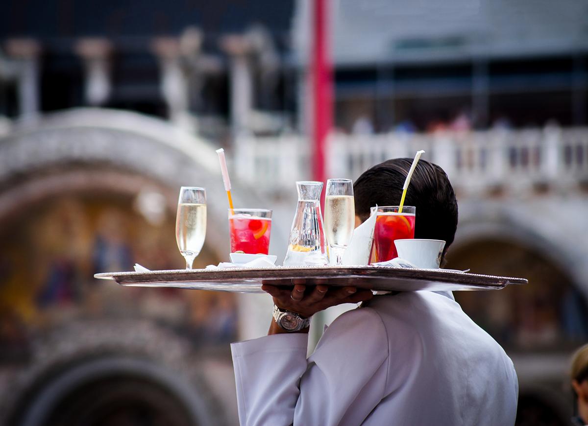 Milano: inizia oggi lo Spritz Festival, tre giorni dedicati al cocktail più amato