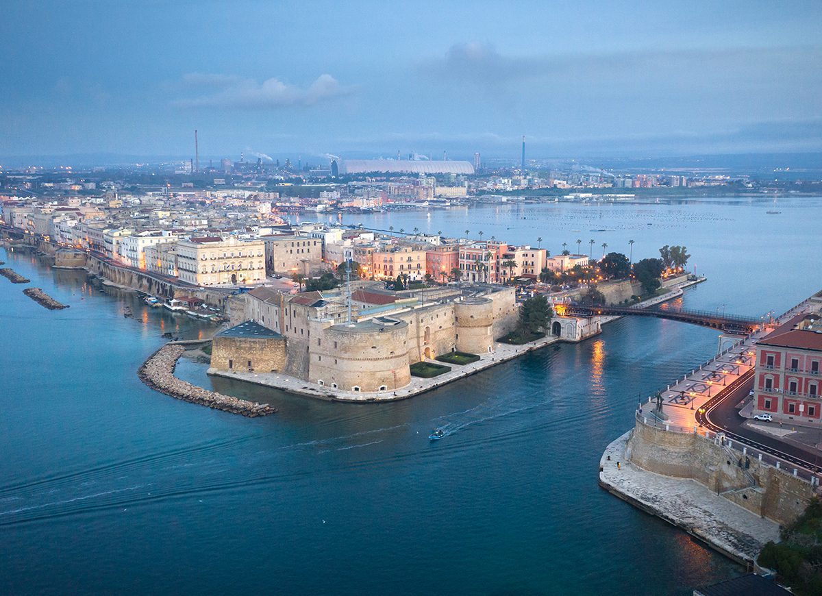 Con l’acceleratore di CdP "Faros" Taranto riparte dal mare