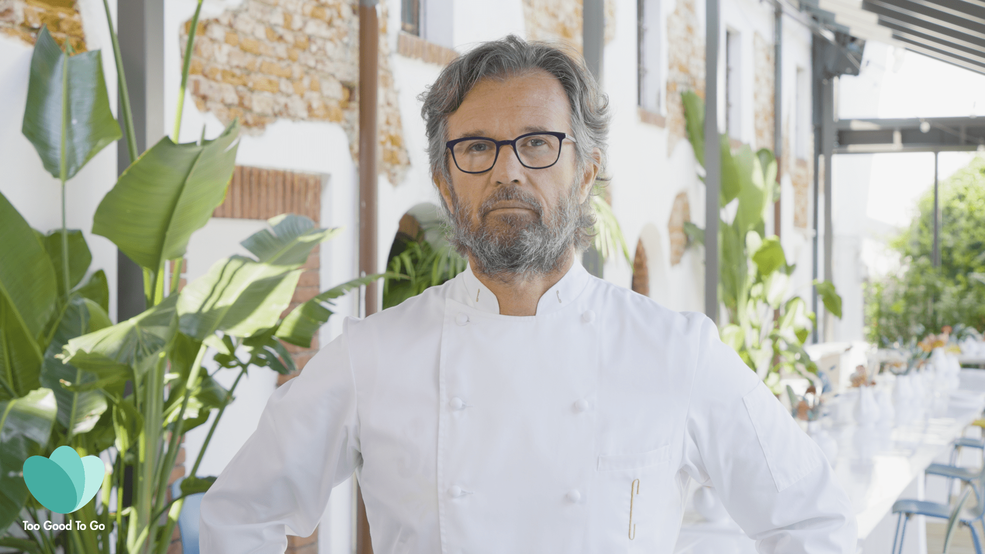 Da Cracco a Sadler, chef in campo contro gli sprechi alimentari. L'iniziativa di Too Good To Go