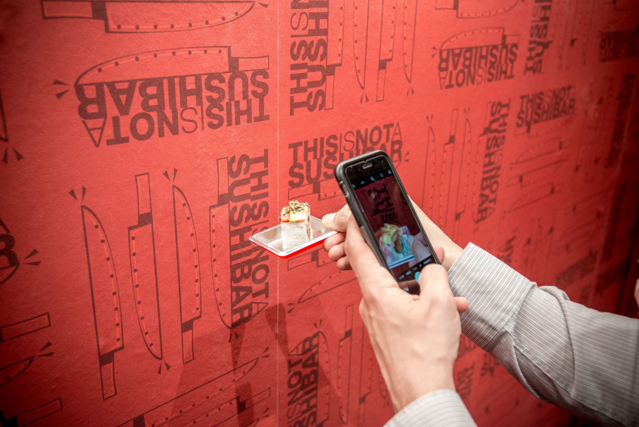 Apre il ristorante dove si paga in follower di Instagram