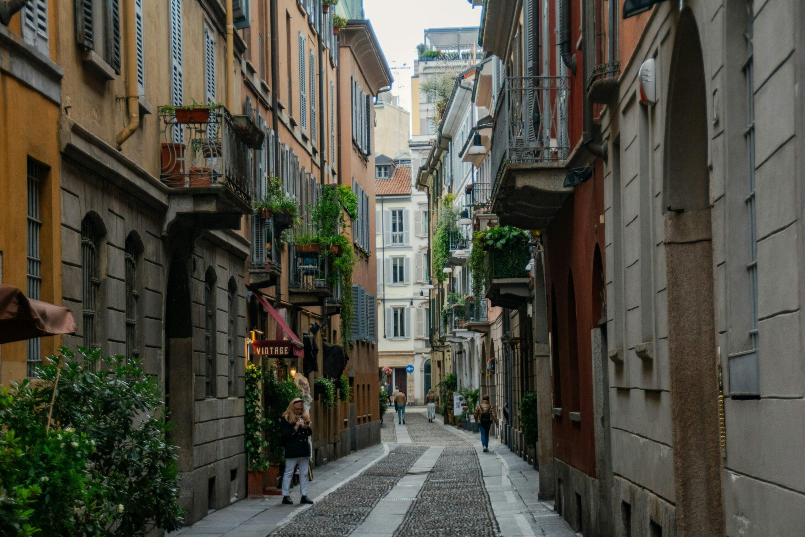 Sala: il problema casa a Milano? Colpa di chi ha troppe case su Airbnb.