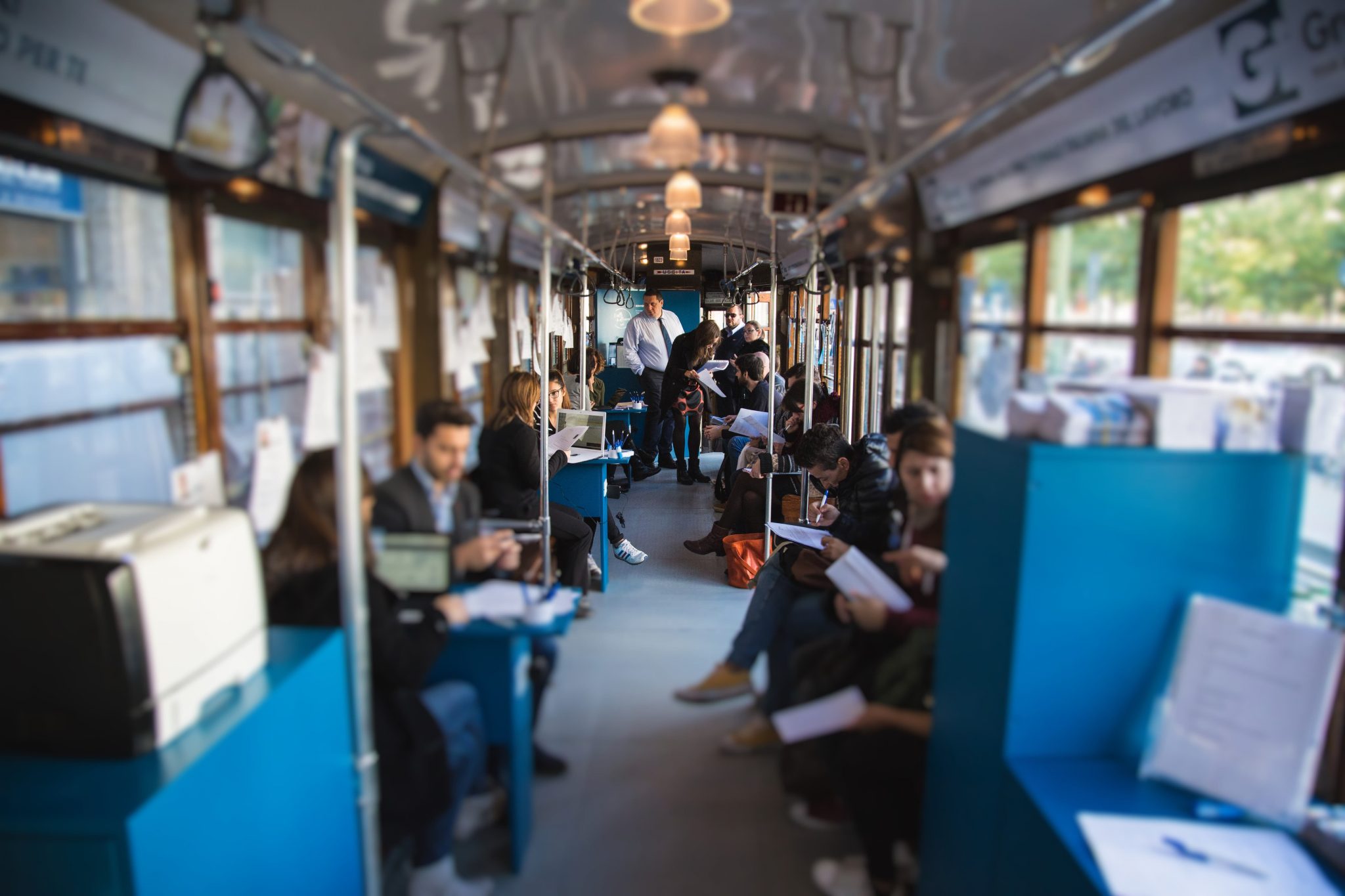 A Milano arriva il Tram del curriculum per chi cerca lavoro
