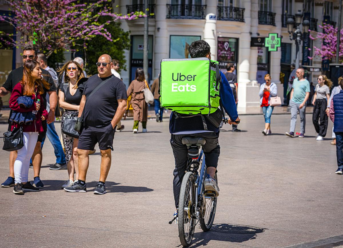 Uber Eats se ne va dall’Italia, lascia indietro 8 mila riders