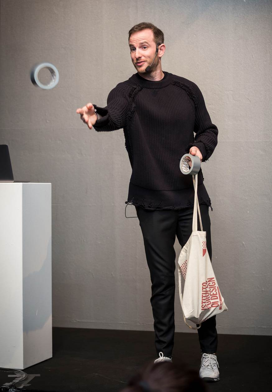 Joe Gebbia, co-founder di Airbnb, agli studenti di Milano: «Create qualcosa di bello e utile»