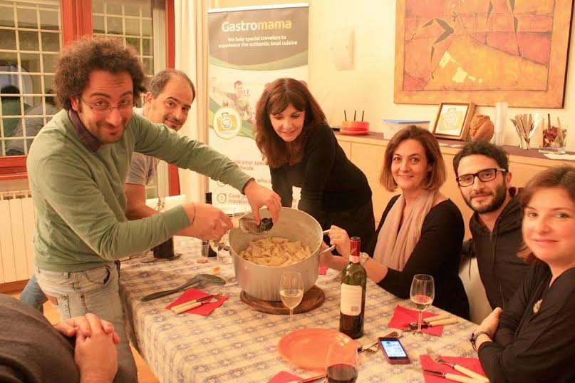 Il turista? Lo porto a cena in famiglia e guadagno