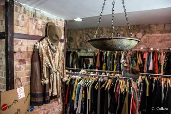 Kilo Shop: si inventano un negozio che vende abiti a chilo