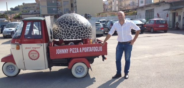 Ecco la mia pizzeria napoletana su tre ruote
