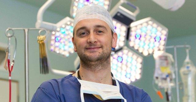 Disoccupato in Italia, chirurgo in Uk: «Non torno»