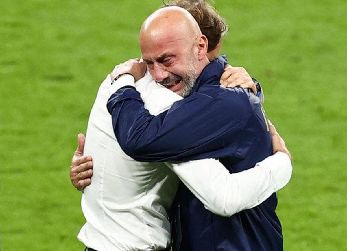 Vialli ci lascia con un abbraccio
