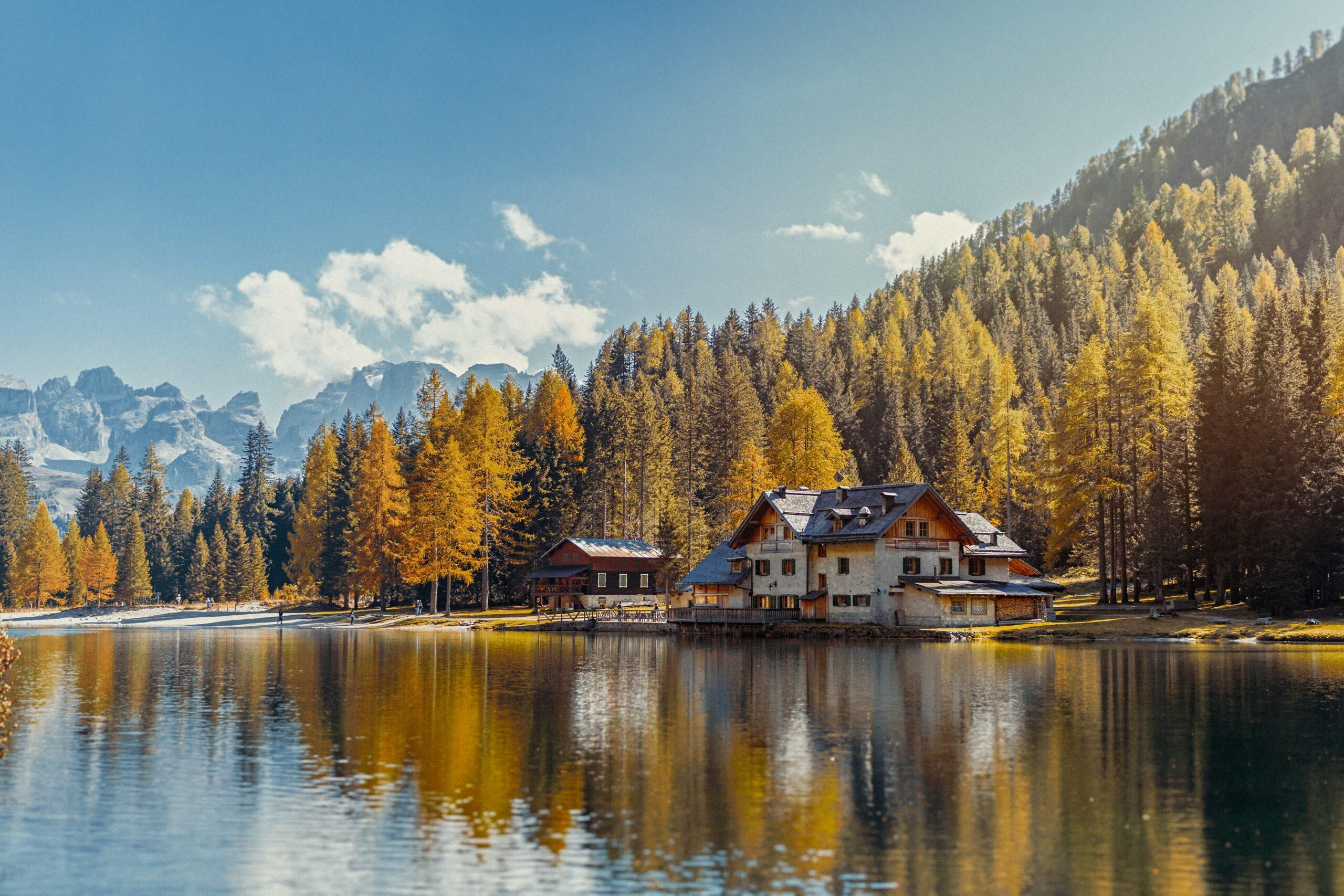 L'autunno in Italia: un viaggio tra foliage, sagre e tradizioni enogastronomiche.