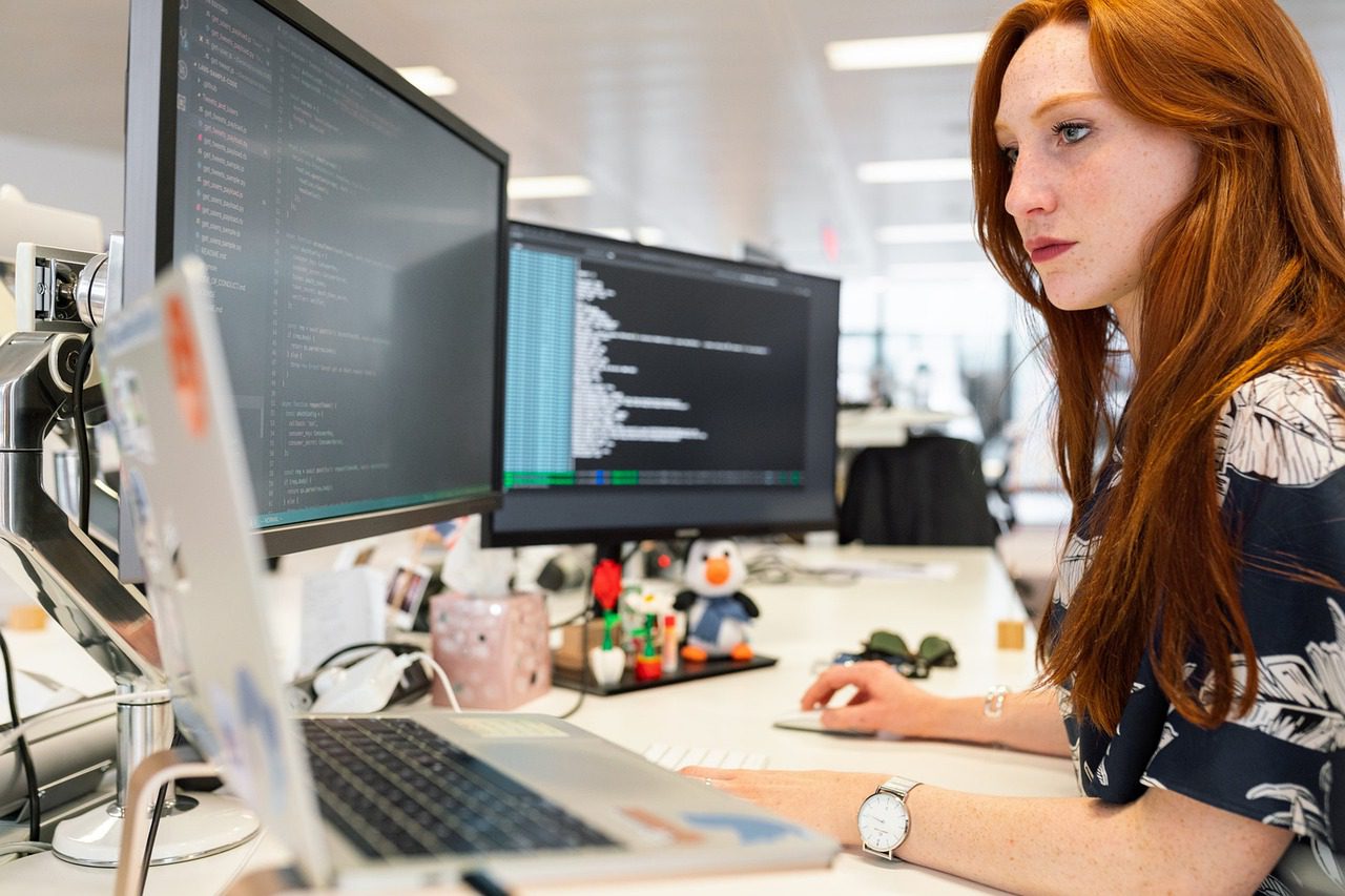 Digitale e gender gap, le donne che lavorano nel settore sono solo il 16%
