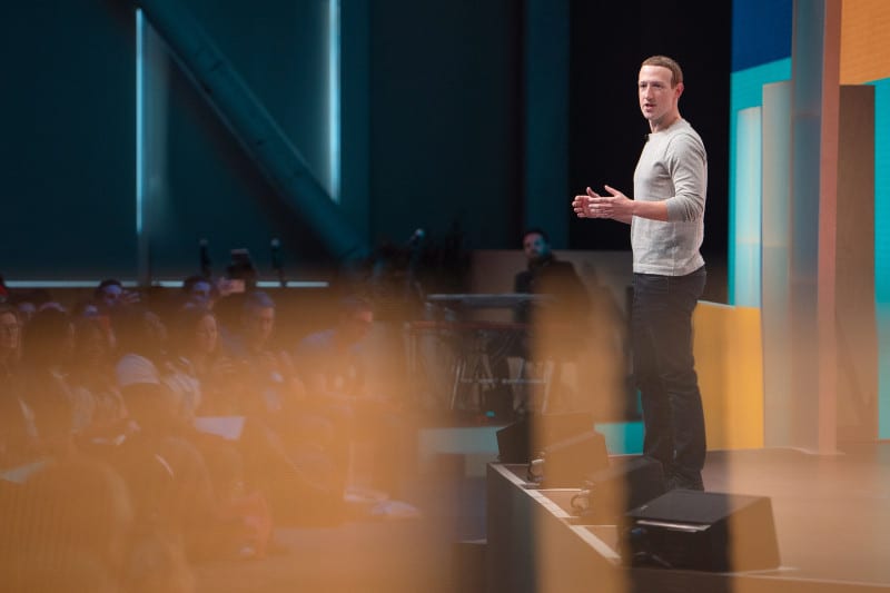 Zuckerberg sfida Zoom e lancia Messenger Rooms per videochat fino a 50 persone